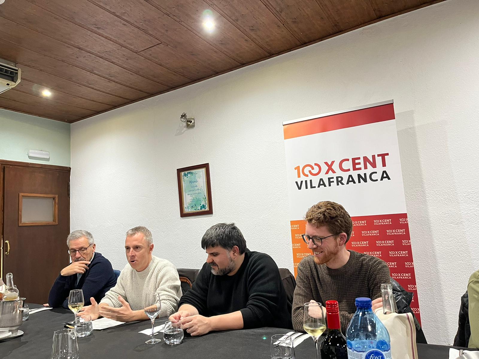 L’accés a la cultura i la singularització local marquen el sopar-conversa de 100xCent Vilafranca amb el dramaturg Jordi Casanovas